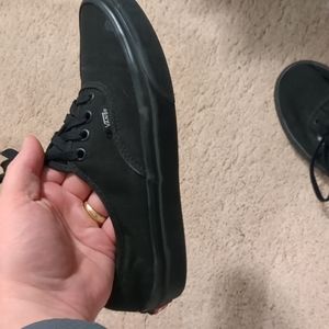Black Vans mens 6, women's 7.5